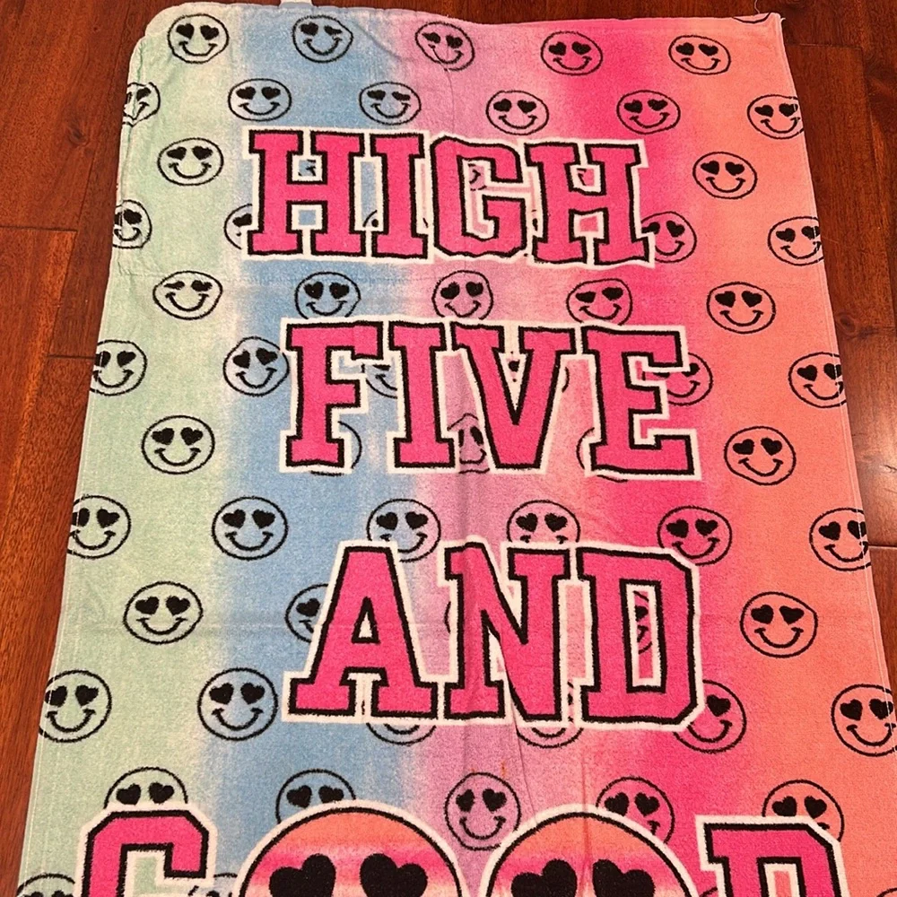 100% cotton “Good Vibes” backpack towel